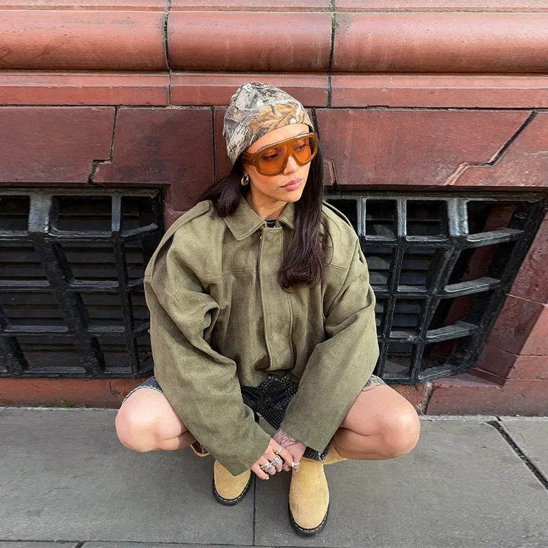 Veste tendance avec épaules boucles.